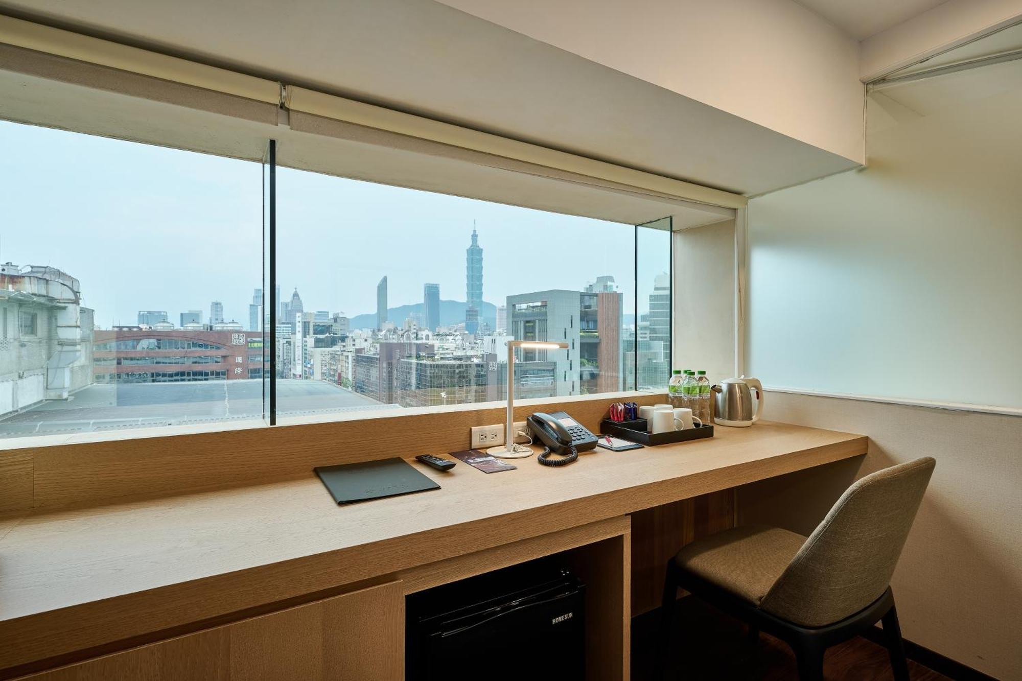 Eastin Taipei Hotel Exterior photo
